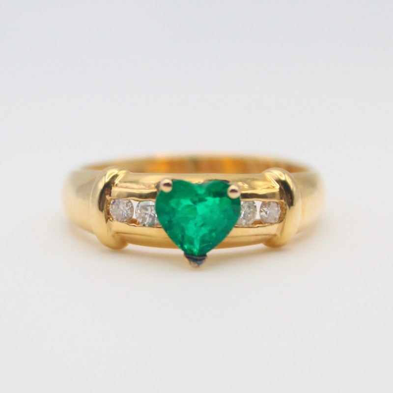 Laurenti Heart shape emerald ring in 18k yellow gold