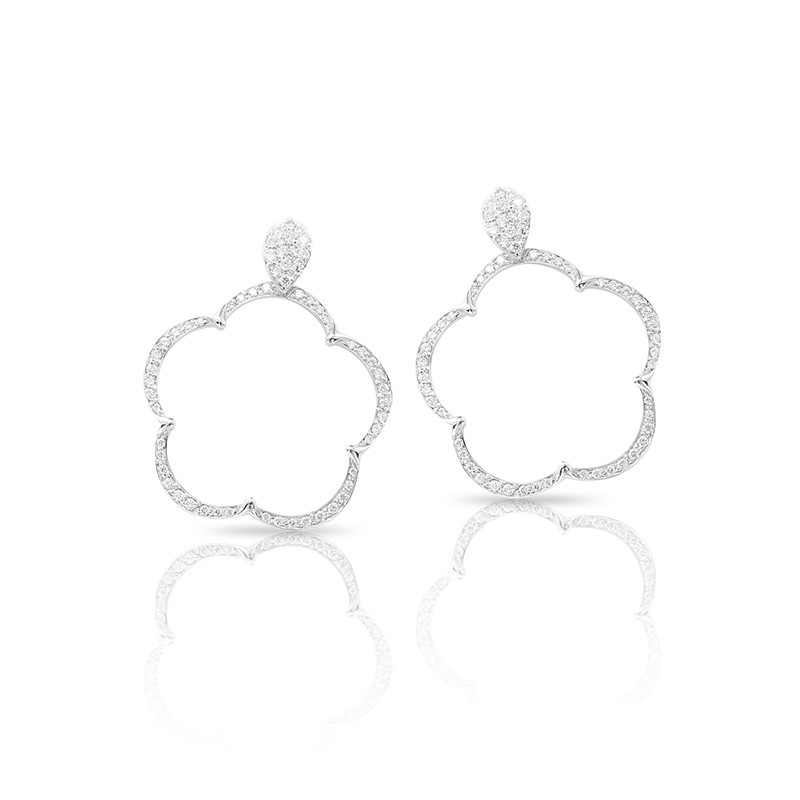 https://www.williambarthman.com/upload/product/18KWG DIA TON JOLIE EARRI