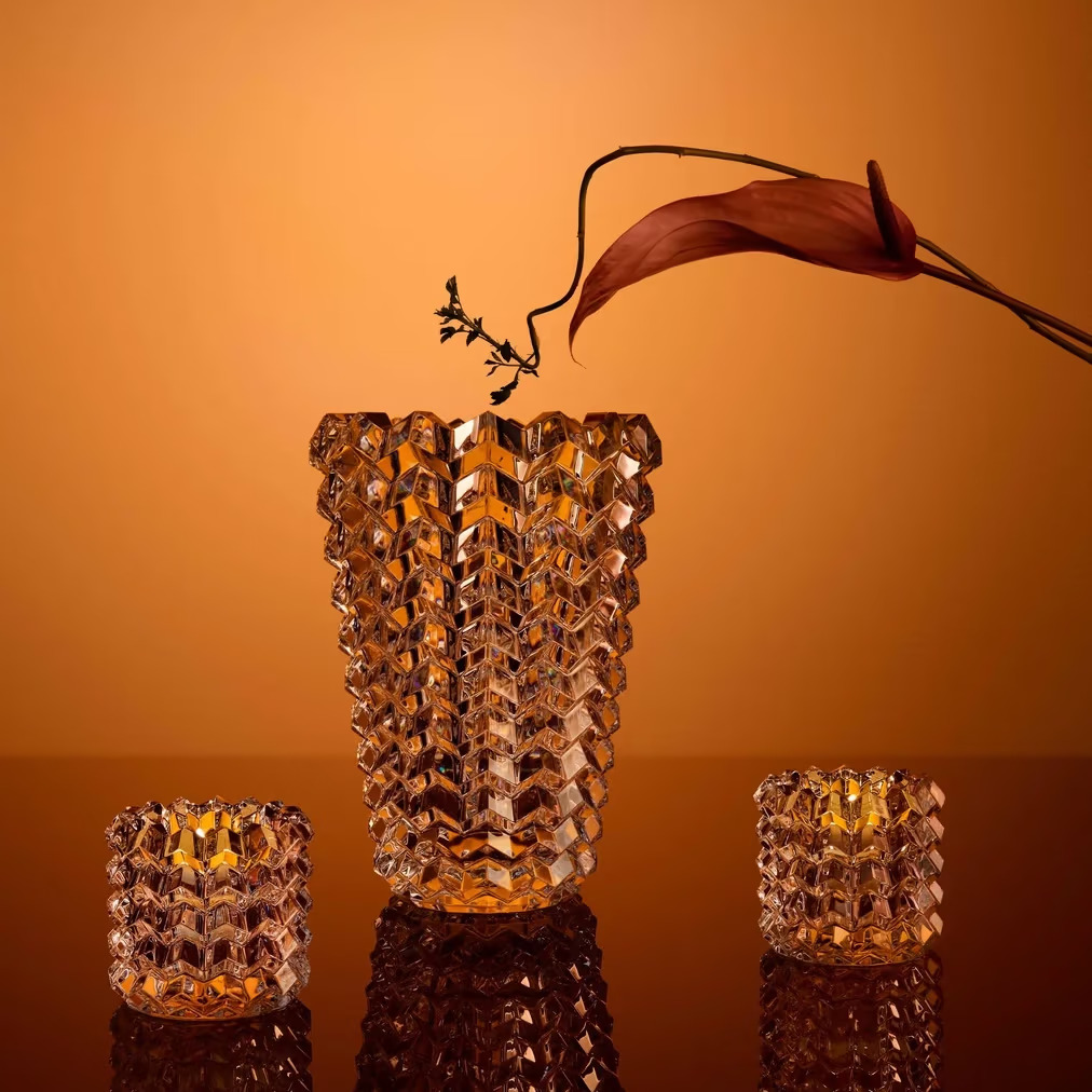BACCARAT FOCUS ZIG ZAG VASE CLEAR.